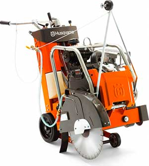 Резчик швов HUSQVARNA FS-524 в прокат в Подольске. У нас лучшая цена за сутки! Возможность взять в аренду с выгодной скидкой до 40% при экспресс доставке 24/7. И помните, ночью стоимость еще дешевле на 30%! #арендапрокат #виброплита #выгодно